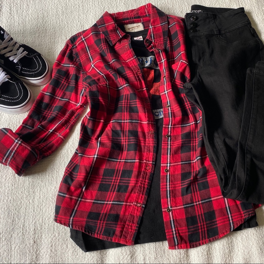 Like New. Plaid long sleeve button down shirt.